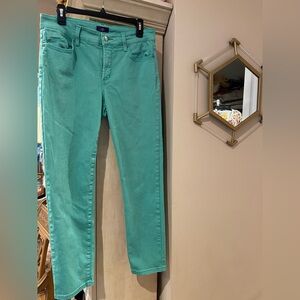 Size 8 beautiful shade of teal green-NYDJ
Label shows fiber content.